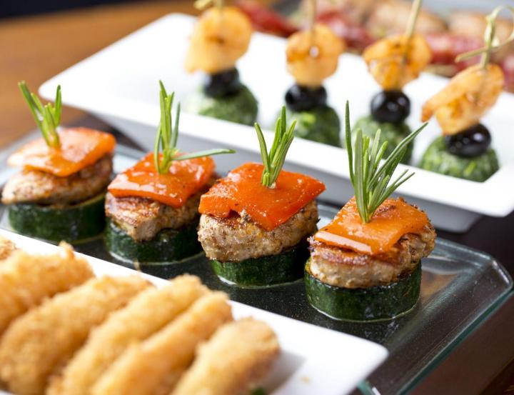 Terrines & patés propose un service traiteur pour toutes les occasions.